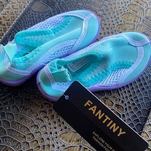 Fantiny infant water shoes new!